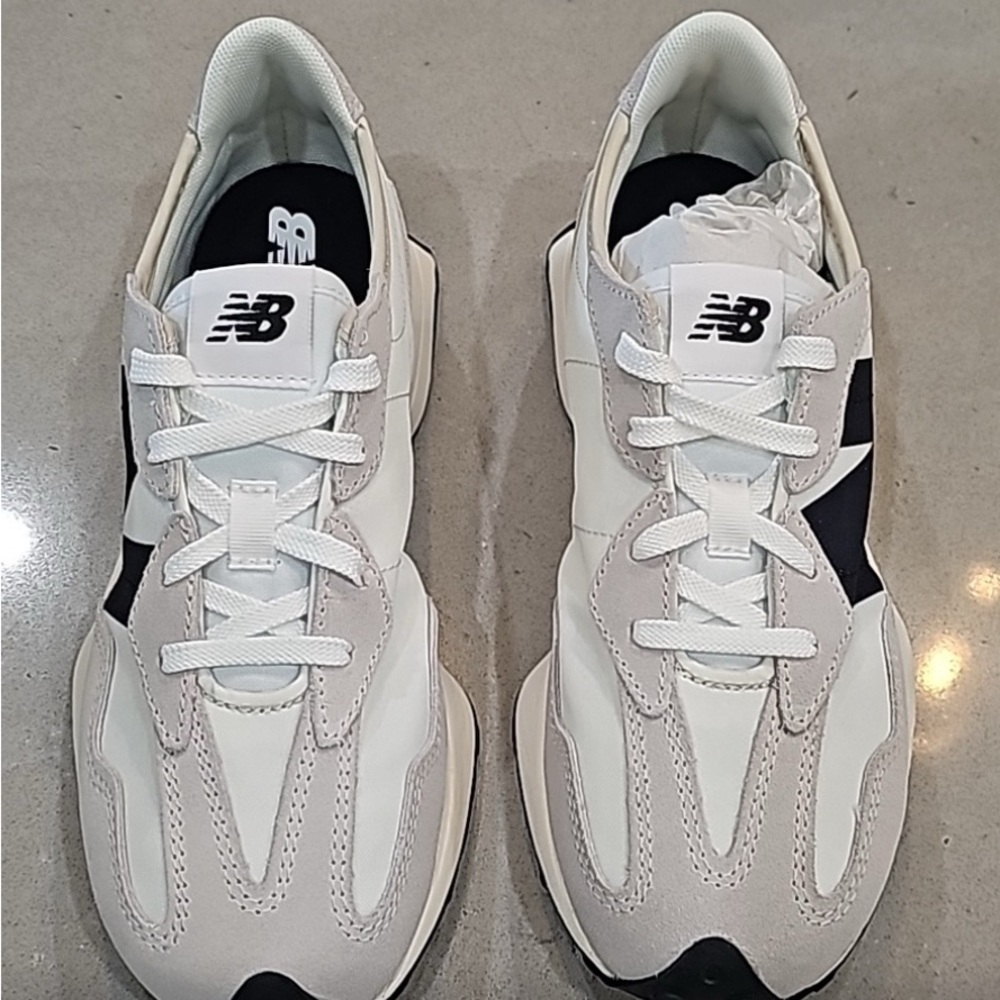 Brand New, reposhing, weren’t the correct size. Never worn.
